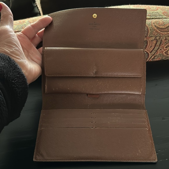 AUTHENTIC LOUIS VUITTON MONOGRAM SARAH WALLET ~ FULL SIZE ~ OODLES of STORAGE - Picture 10 of 16